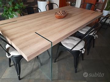 tavolo laminato con gambe in vetro