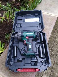 Pistola a batteria per avvitare e svitare