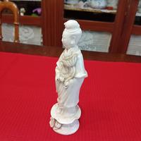 Statuina in ceramica  fiori di loto