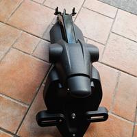 Portatarga e frecce originali MT125 2022