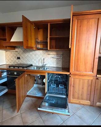 cucina completa di elettrodomestici come da foto