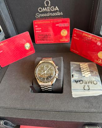 OMEGA SPEEDMASTER MOONWACHT