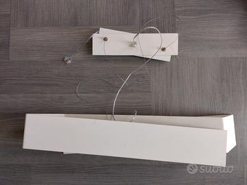 Lampadario a sospensione bianco in metallo