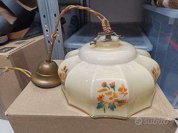 lampadario vintage in vetro e ottone