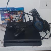 Ps4 slim completa di giochi e cartone originale.