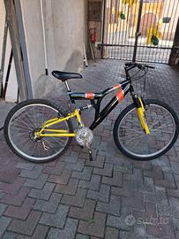 Mountain Bike doppio ammortizzatore ruota 26"