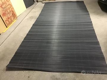 Frangivento in cannette di plastica