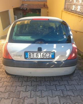Clio 1.2 anno 2001 con impianto a gas