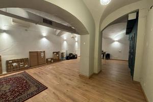 Immobile di 200 m² con più di 5 locali a Bologna