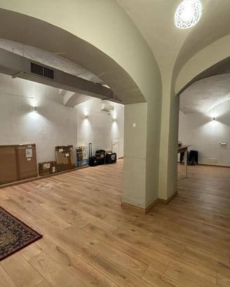Immobile di 200 m² con più di 5 locali a Bologna