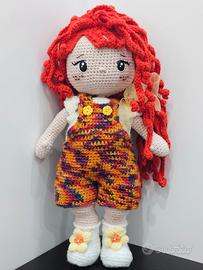 bambola fatta interamente a mano