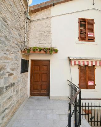 Casa indipendente in pietra a Parnacciano
