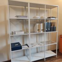 scaffali ferro e vetro ikea