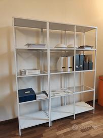 scaffali ferro e vetro ikea