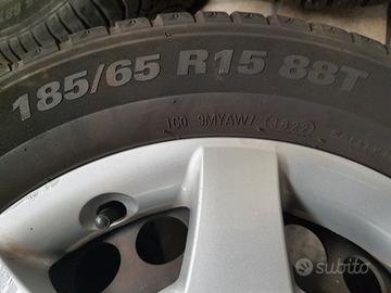 Gomme e cerchi 185 65 15