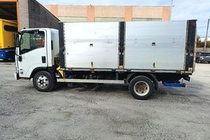 Isuzu 75 qli con sponda caricatrice battente 