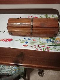 Cofanetto in legno ciliegio.  Pezzo unico arti