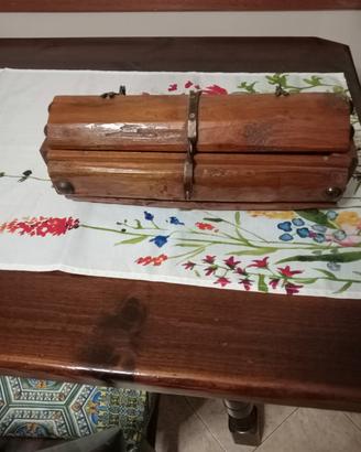 Cofanetto in legno ciliegio.  Pezzo unico arti