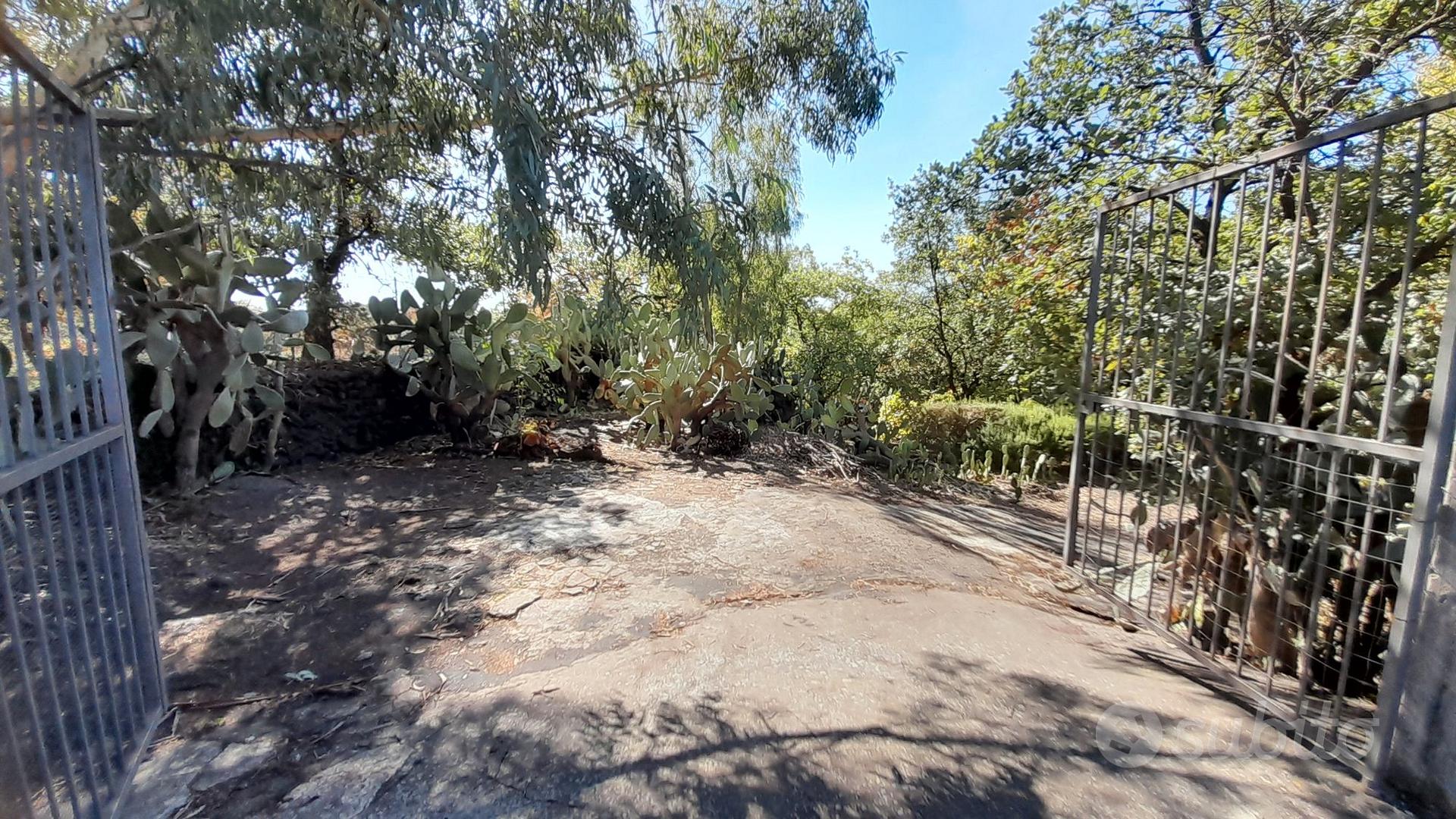 TERRENO 2805 mq con rudere 12 mq a Belpasso - Vista 3