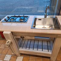 TAVOLO DA FALEGNAME CONVERTITO IN PICCOLA CUCINA