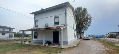 casa indipendente con capannone e terreno