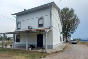 casa indipendente con capannone e terreno