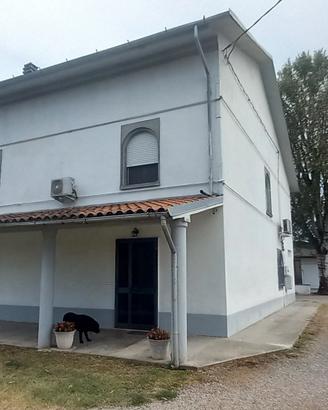 casa indipendente con capannone e terreno