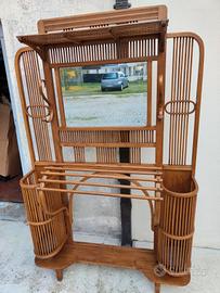 Attaccapanni fa ingresso Thonet Hoffmann 1910