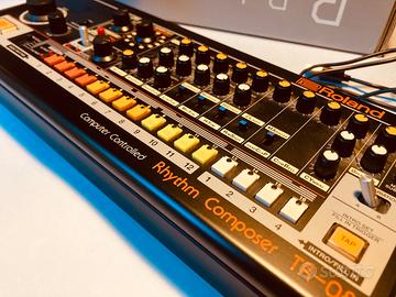 Roland Boutique TR-08 drum machine 808