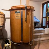 Botti in vetroresina per vino e mosto