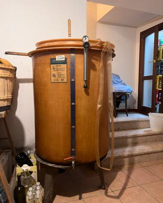 Botti in vetroresina per vino e mosto