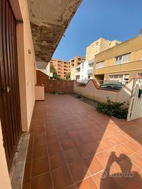 Casa indipendente su due livelli con box auto