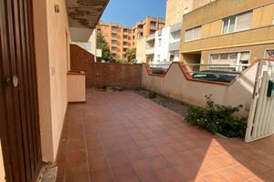 Casa indipendente su due livelli con box auto