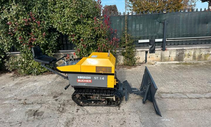 M100 Macchinario cingolato 4 q con lama per la nev