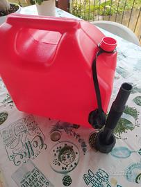 Tanica carburante 10 litri con beccuccio.