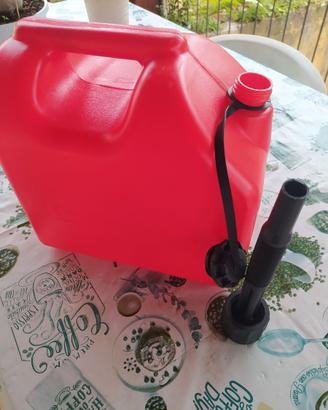 Tanica carburante 10 litri con beccuccio.