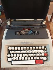 Macchina da scrivere Olivetti lettera 42