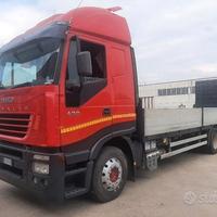 Iveco AS 260S43 Pianale con rampa idr e verricello