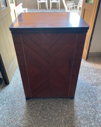 Macchina da cucire manuale Necchi anni '70