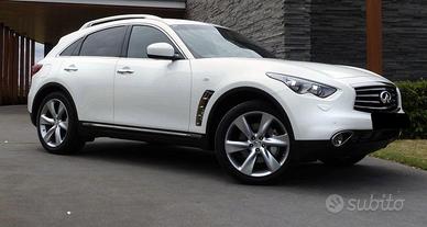 Infiniti FX30d S Premium – Full optional