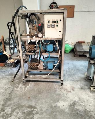 Stock svuota magazzino ex impresa pulizie