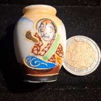 vaso giapponese in miniatura 