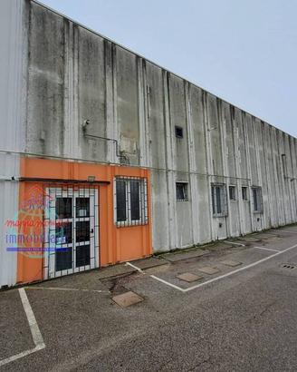 Immobile di 360 m² a Terre del Reno