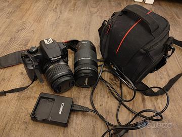 Canon EOS 1000D Reflex con due obiettivi