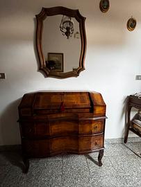 Scrittoio in legno vintage e specchio