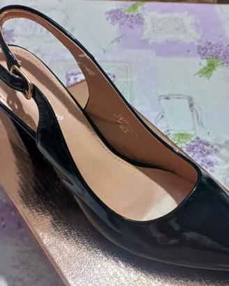  sandali donna numero 41  crema lucida 