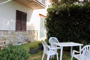 CASA SEMINDIPENDENTE A VERNIO