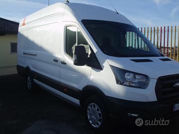 Ford Transit furgone di serie passo lungo tetto su