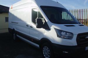 Ford Transit furgone di serie passo lungo tetto su