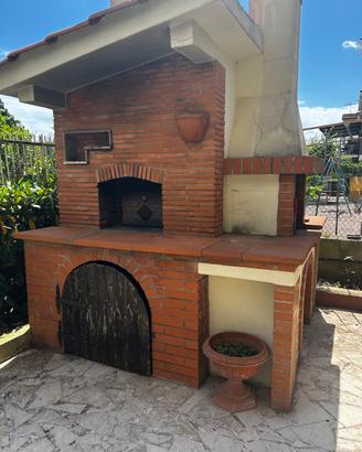Forno a legna barbecue in muratura